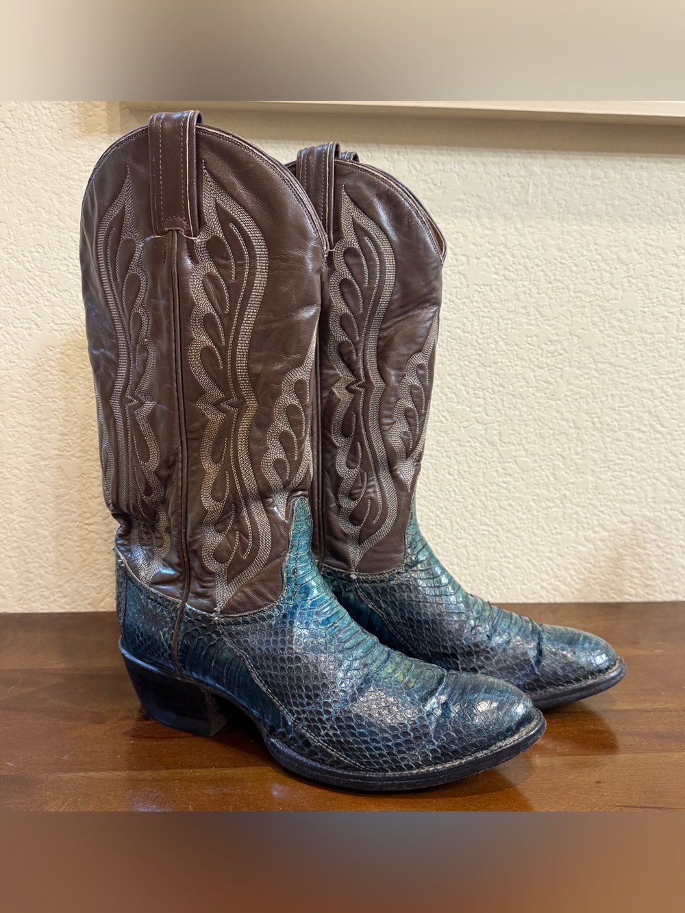 VTG Tony Lama Python Snakeskin Teal Blue Leather Cowboy Boots Point Toe Sz 7.5